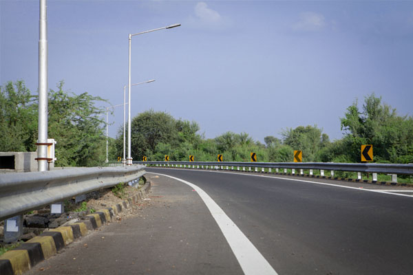 Highway guardrail MCB